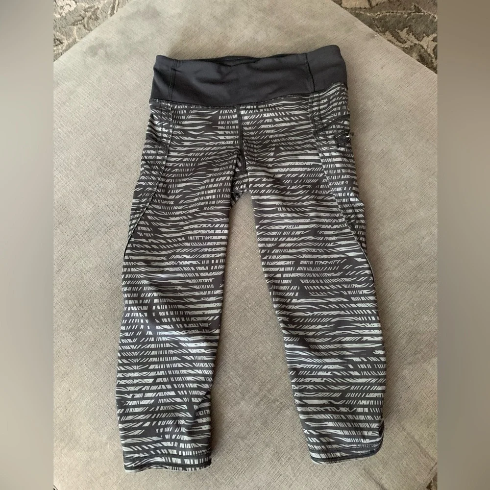 Lululemon woman’s cropped leggings size 4